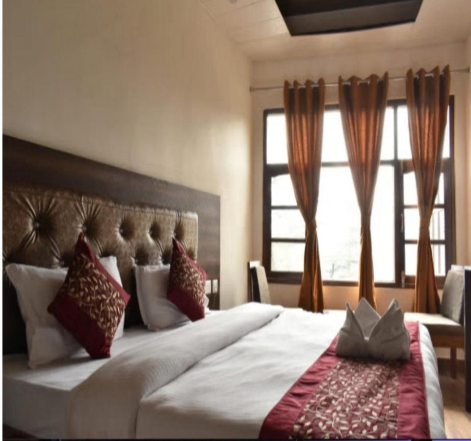 Mountain Zest-Simla Royale Near Mall Road-Free Pickup From Railway Station Simla Exterior photo